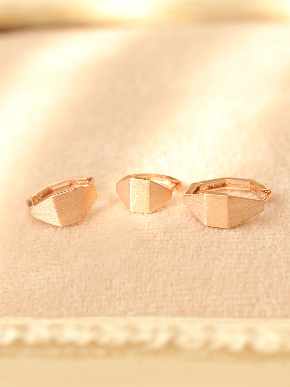 14K Gold Brushed Square Oval Hoop Earring - Image 4
