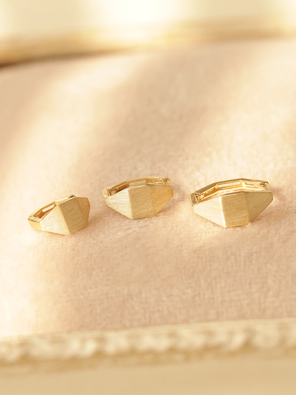 14K Gold Brushed Square Oval Hoop Earring - Image 5