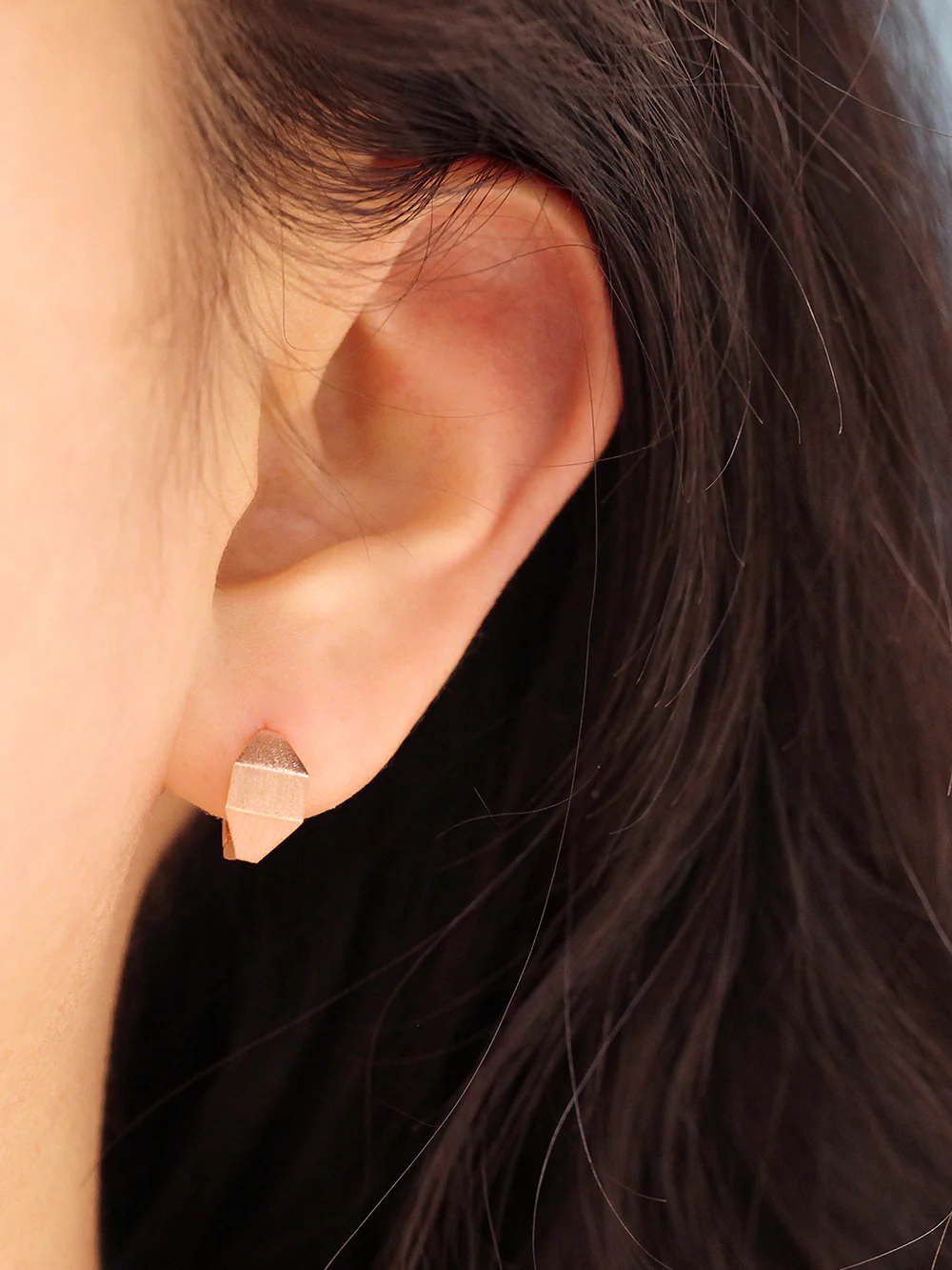 14K Gold Brushed Square Oval Hoop Earring - Image 7