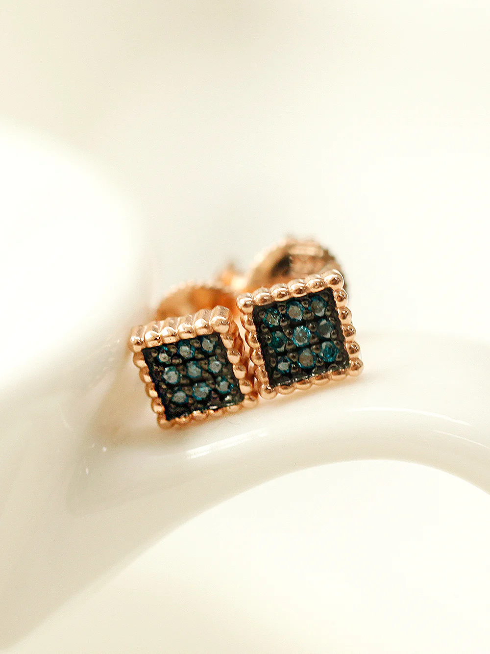 14K Gold Bubble Square Blue Dia Stud Earring - Image 6