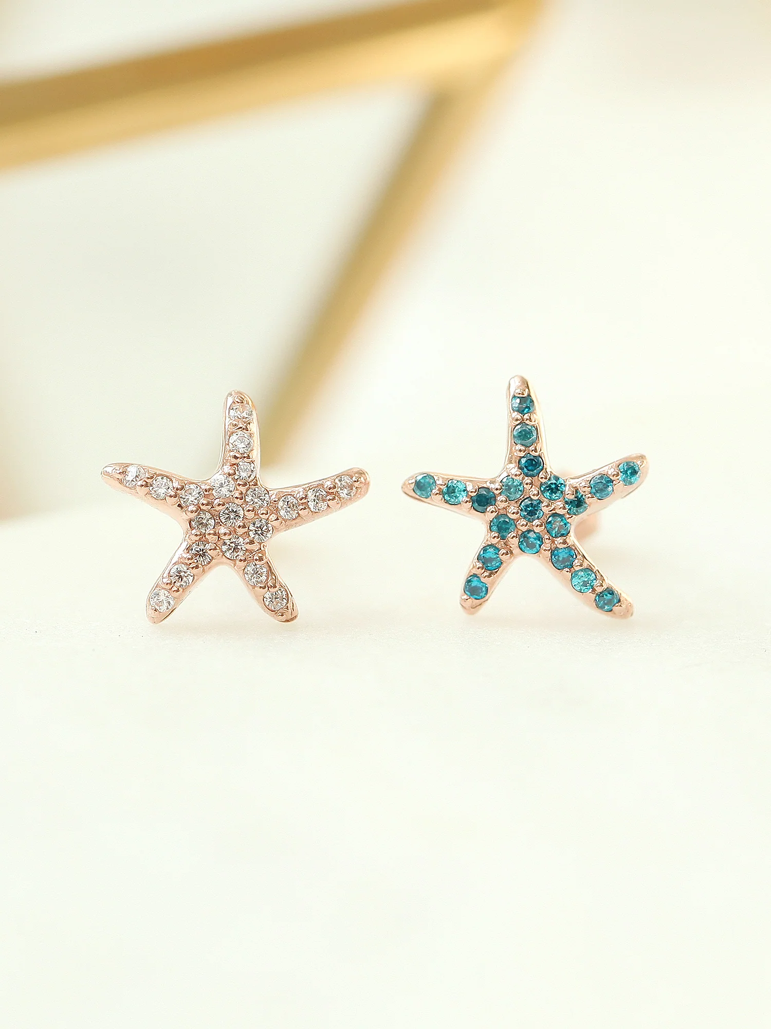 14K Gold Starfish Cartilage Earring 18G16G - Image 2