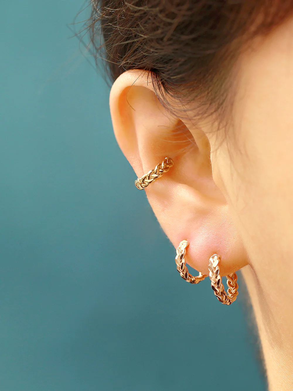 14K Gold Chain Conch Hoop Earring - Image 10
