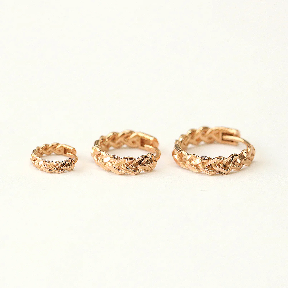 14K Gold Chain Conch Hoop Earring - Image 12