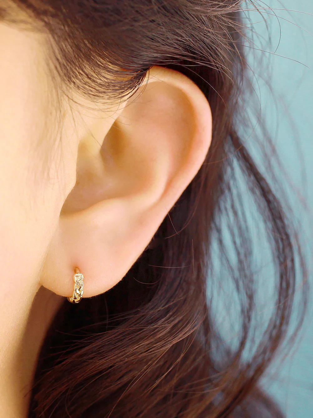 14K Gold Chain Conch Hoop Earring - Image 2