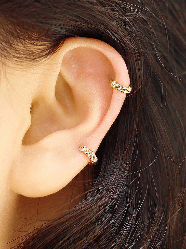 14K Gold Chain Conch Hoop Earring - Image 5