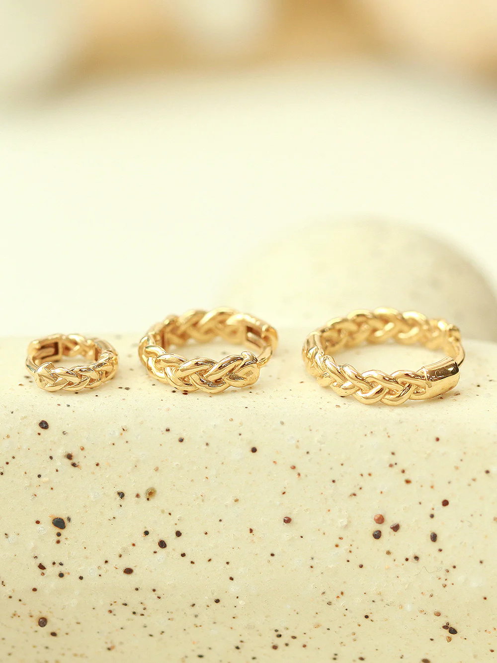 14K Gold Chain Conch Hoop Earring - Image 6
