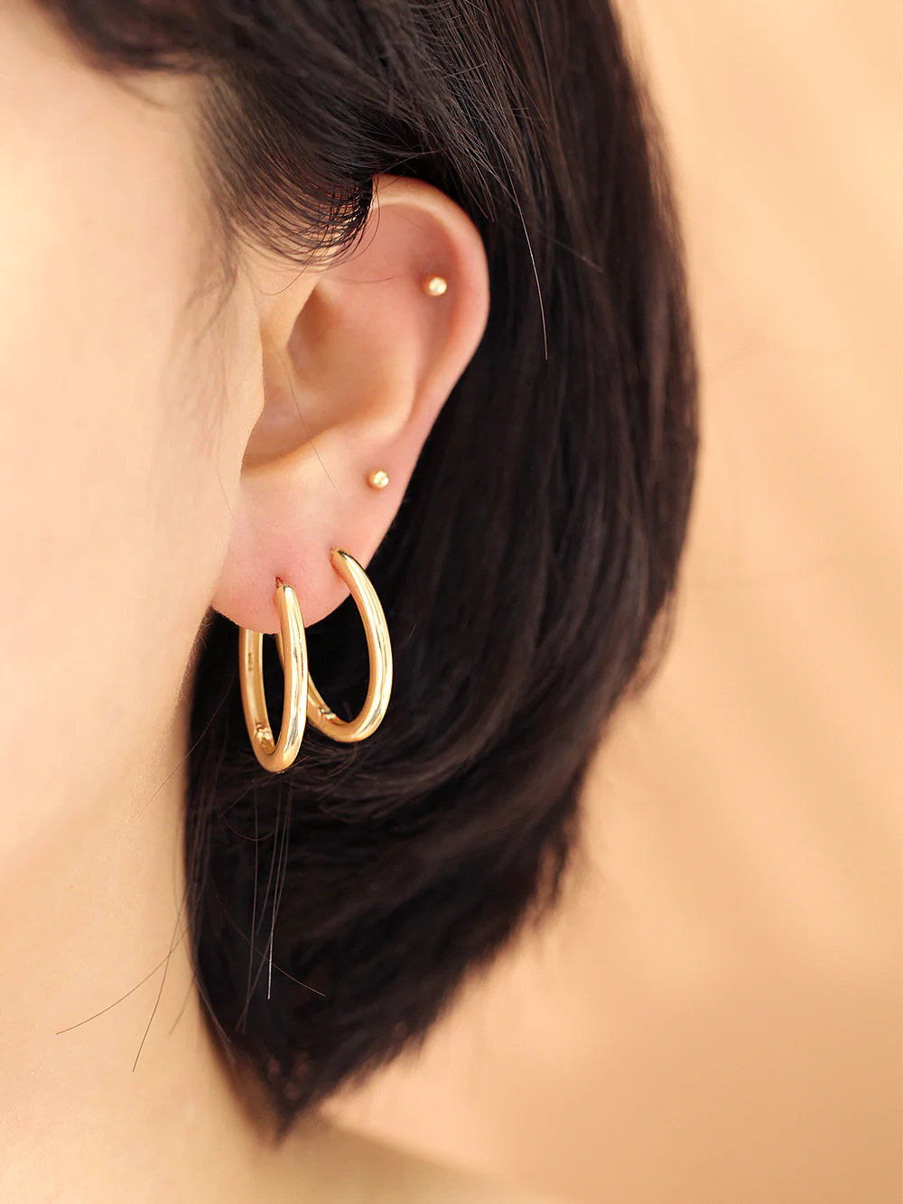14K Gold Classic Bold Hoop Earring - Image 3