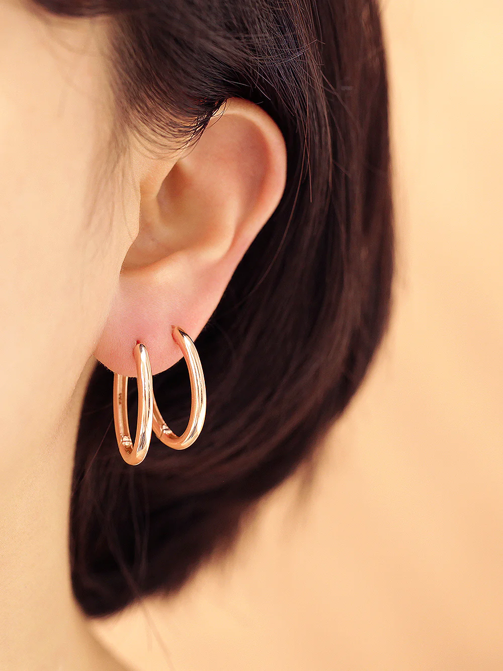 14K Gold Classic Bold Hoop Earring - Image 4