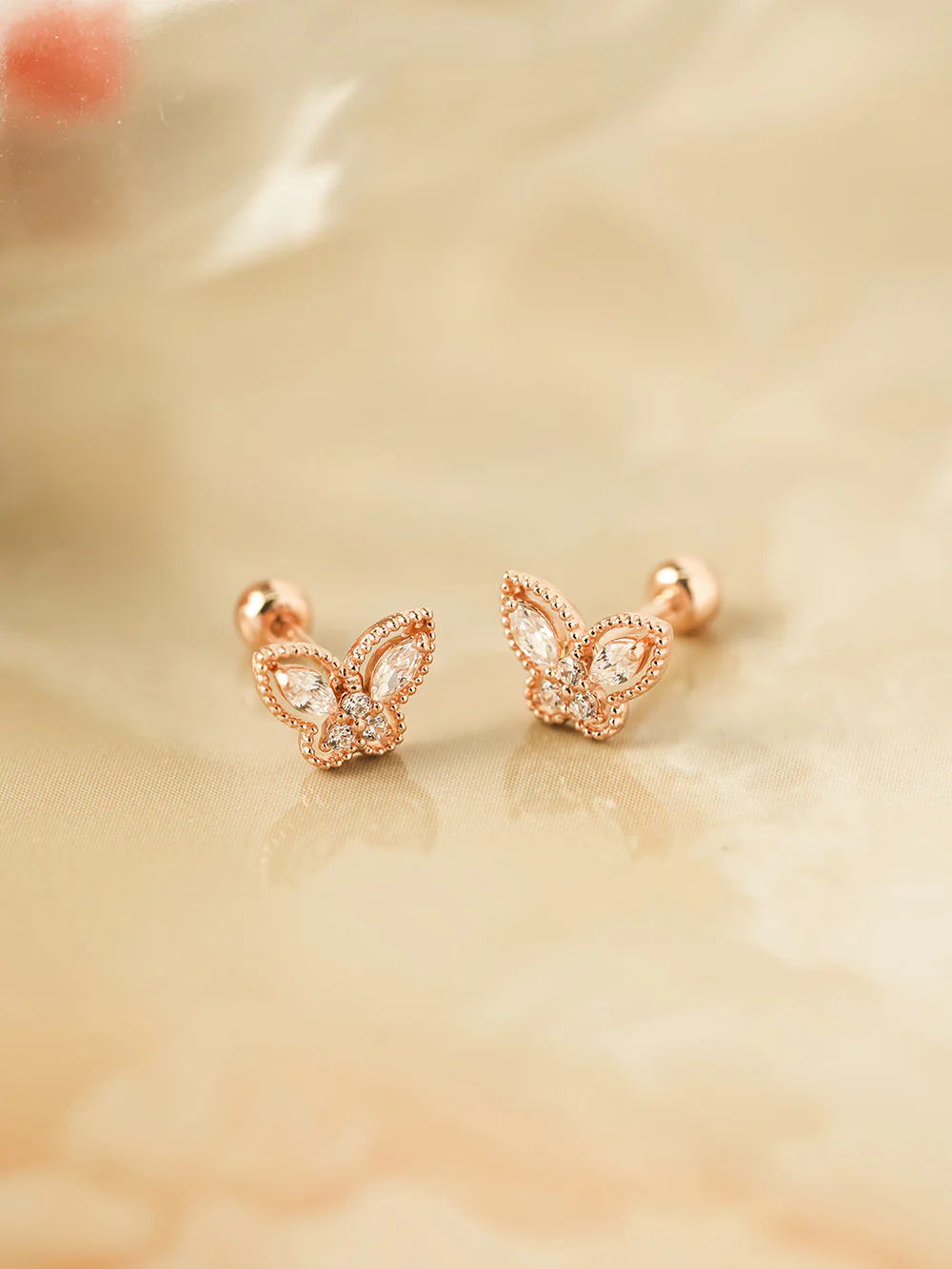 14K Gold Crystal 3D butterfly Cartilage Earring 20G18G16G - Image 3