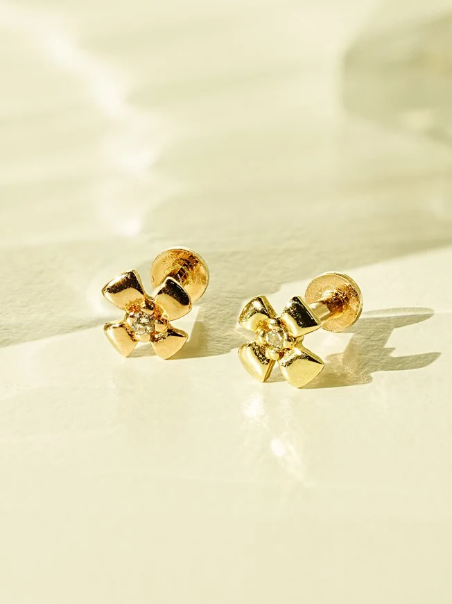 14K Gold Cubic Clover Internally Threaded Labret Piercing 18G16G
