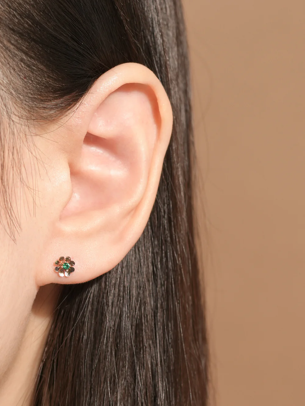 14K Gold Cutting 4 Petal Clover Cartilage Earring 18G16G - Image 2