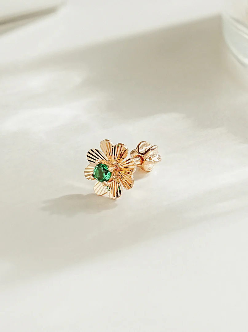 14K Gold Cutting 4 Petal Clover Cartilage Earring 18G16G - Image 3