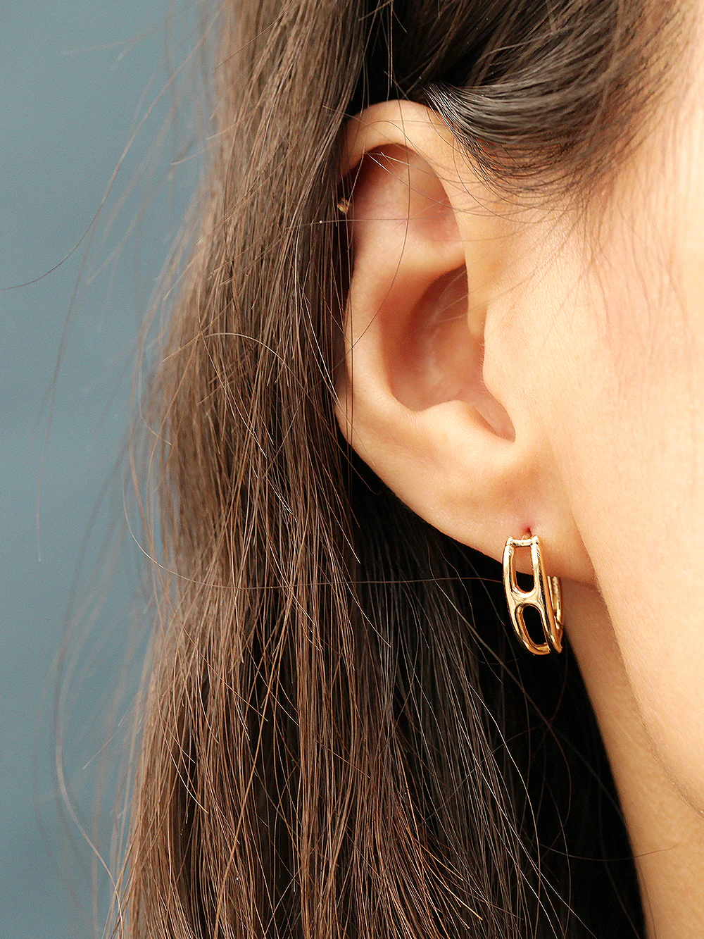 14K Gold Cutting H Hoop Earring - Image 5