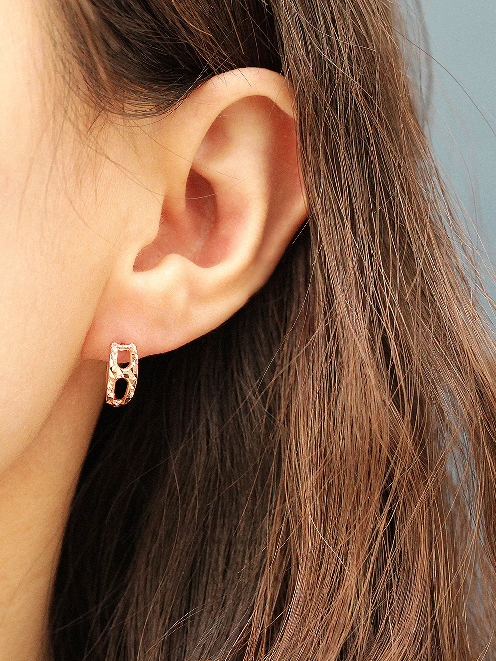 14K Gold Cutting H Hoop Earring - Image 7