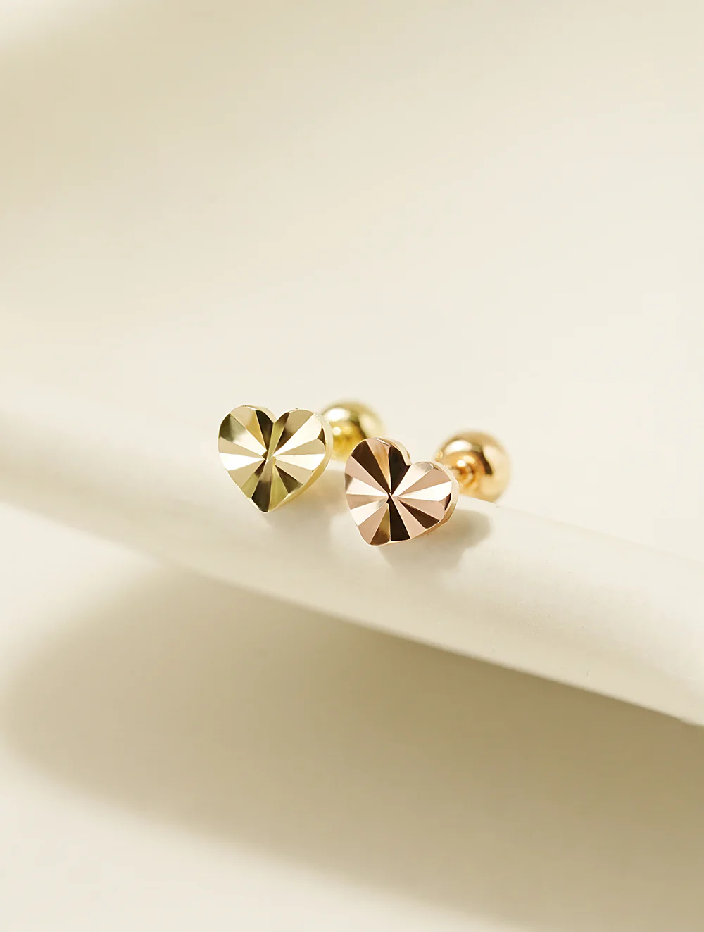 14K Gold Cutting Heart Cartilage Earring 20G - Image 3