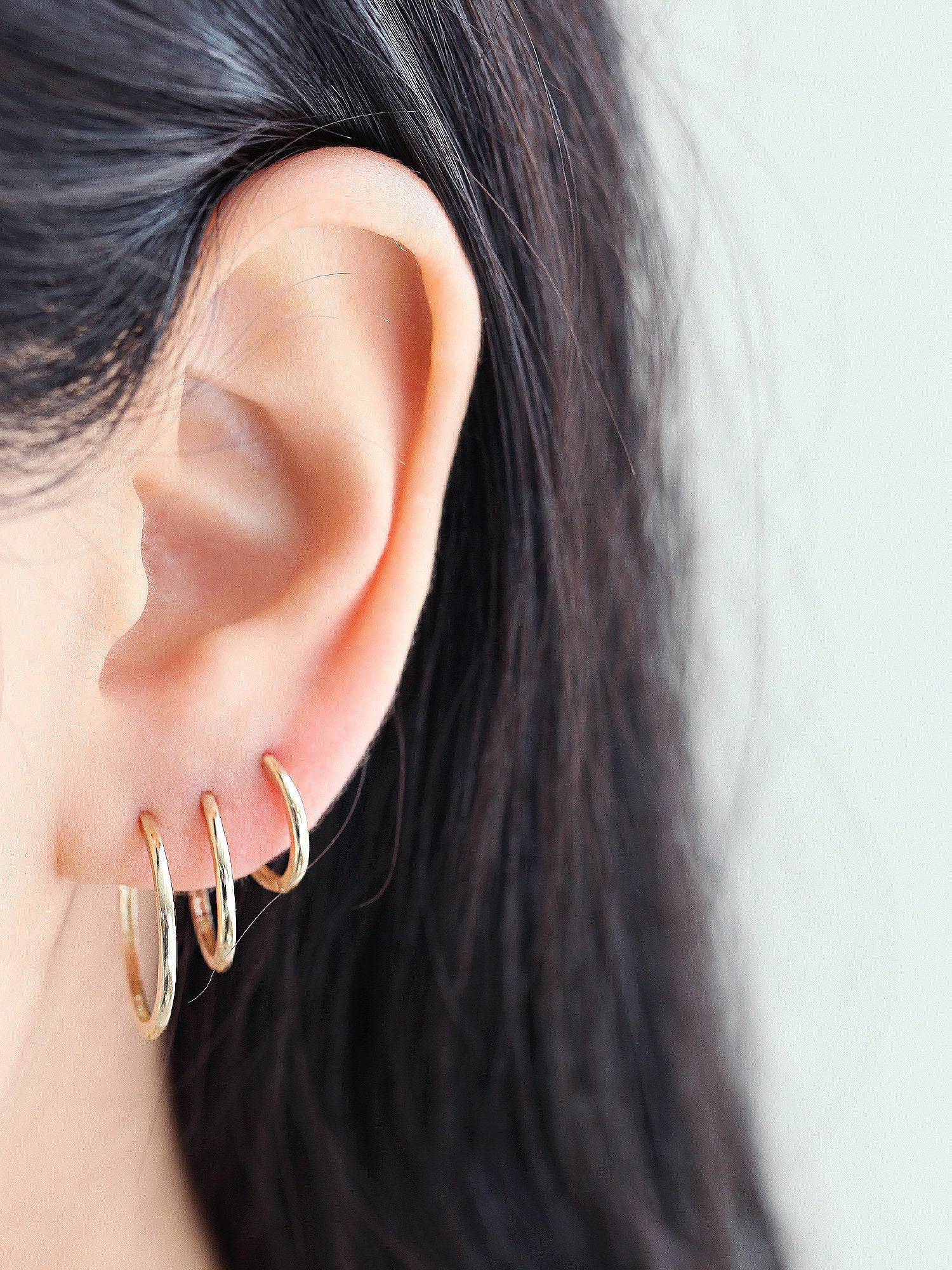 14K Gold Daily Simple Hoop Earring - Image 2