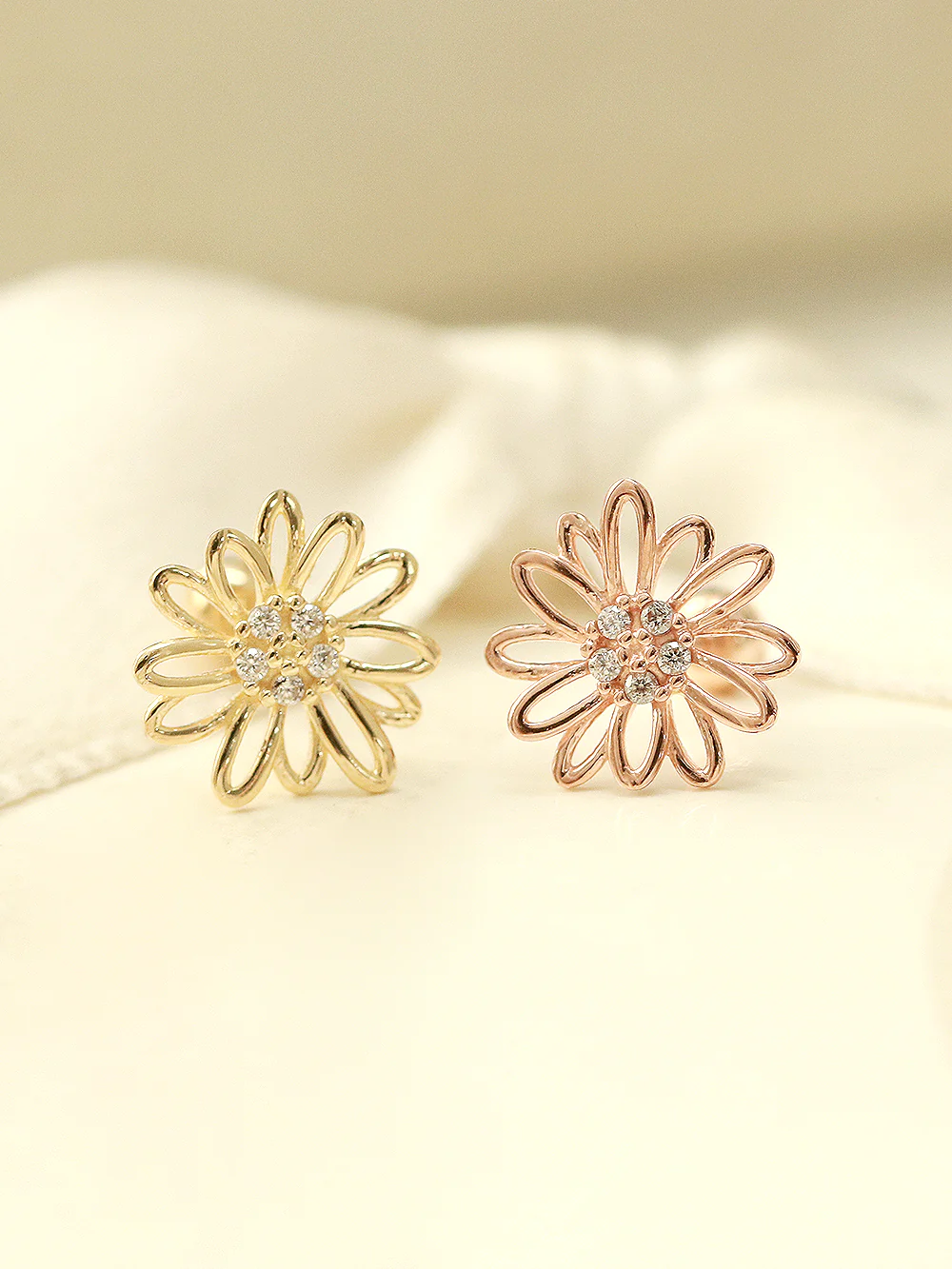 14K Gold Daisy Flower Cartilage Earring 20G - Image 2