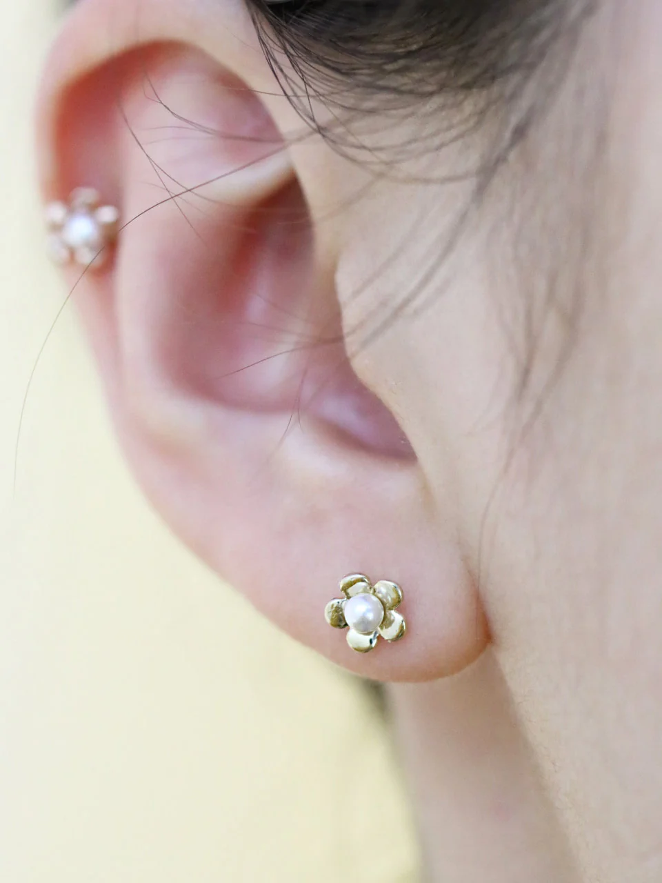 14K Gold Daisy Pearl Cartilage Earring 18G16G - Image 8