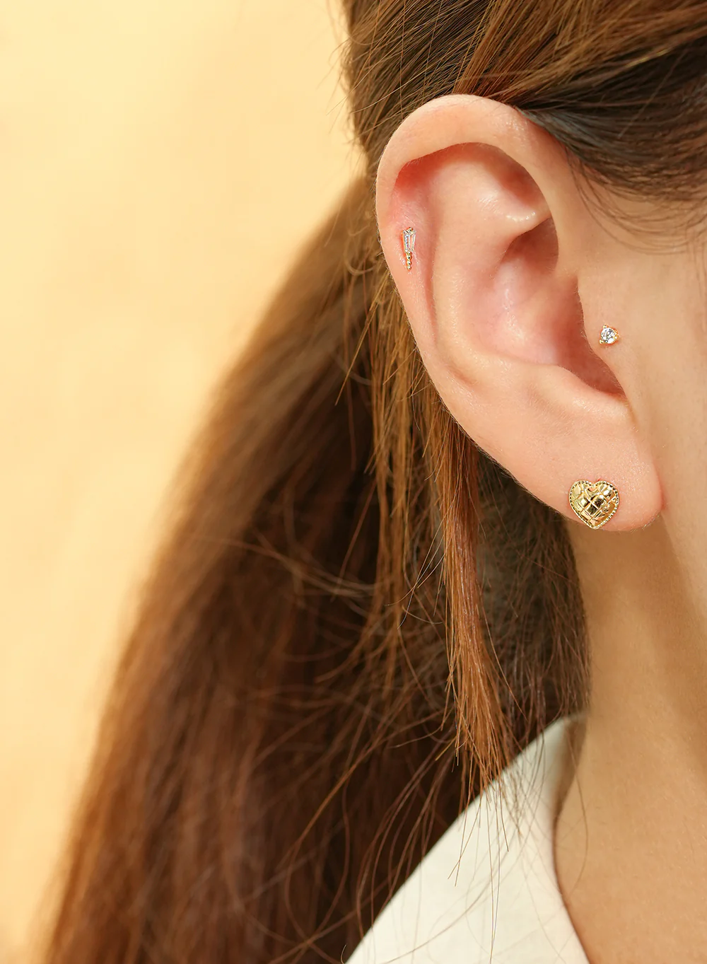 14K Gold Decresendo Cubic Cartilage Earring 20G - Image 2