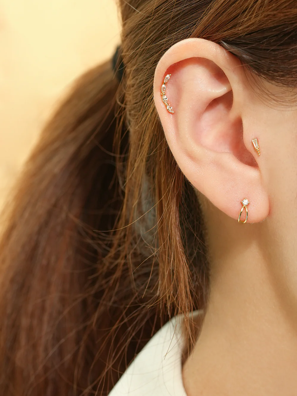 14K Gold Decresendo Cubic Cartilage Earring 20G - Image 4