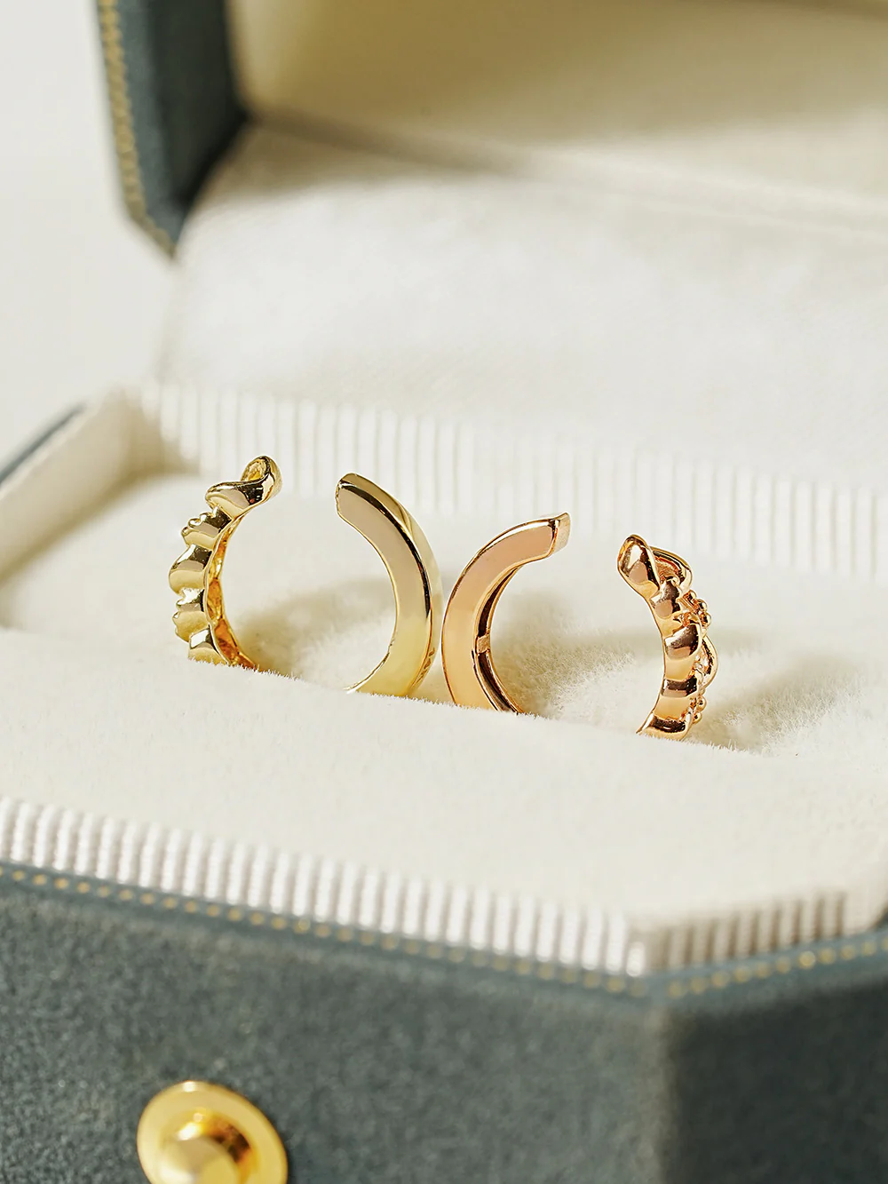 14K Gold Dot Chain Ear cuff - Image 10