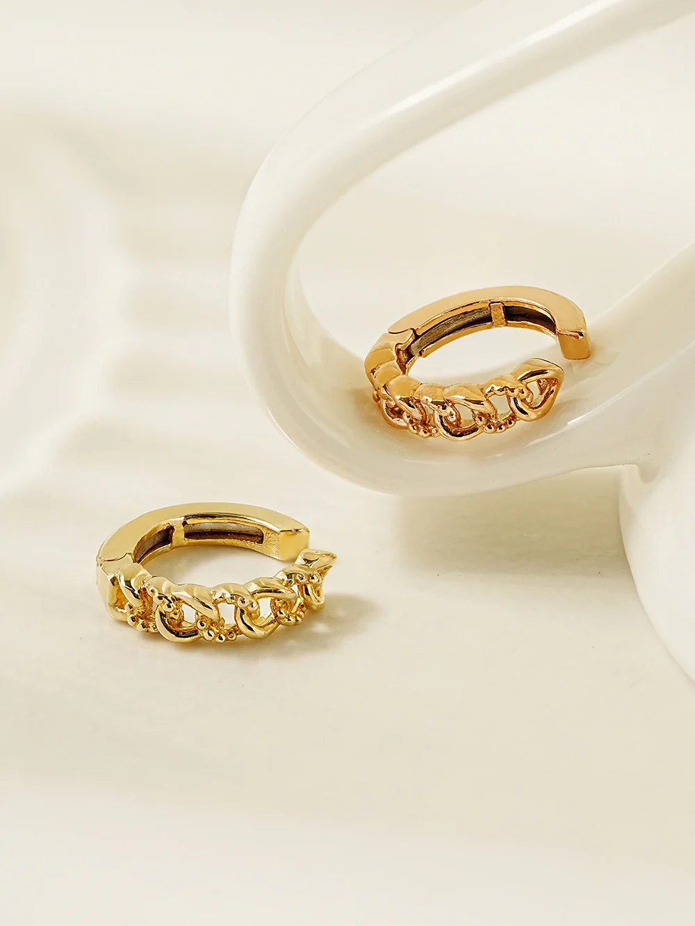14K Gold Dot Chain Ear cuff - Image 9