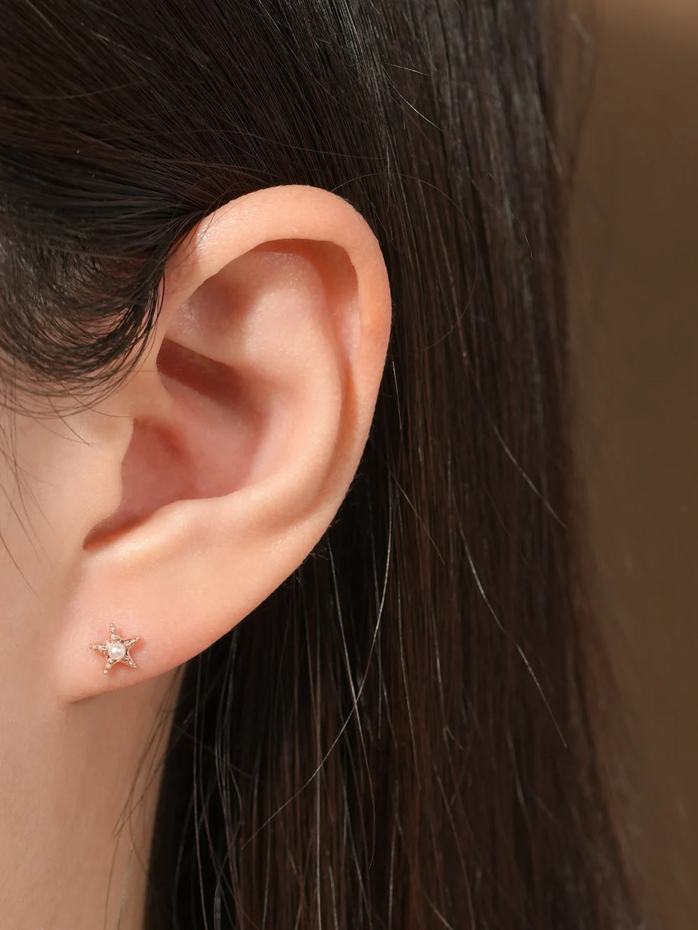 14K Gold Dotted Pearl Starfish Cartilage Earring 20G - Image 2