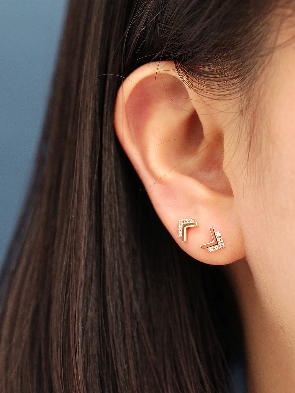 14K Gold Double V Cubic Cartilage Earring 20G18G