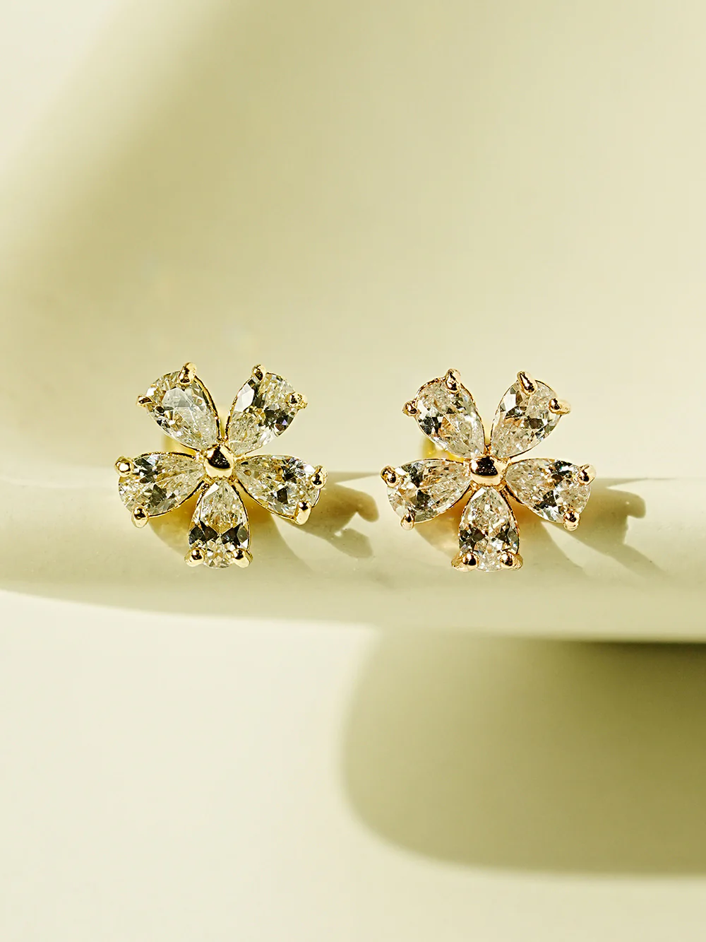 14K Gold Dreaming Flower Cartilage Earring 20G18G16G - Image 5