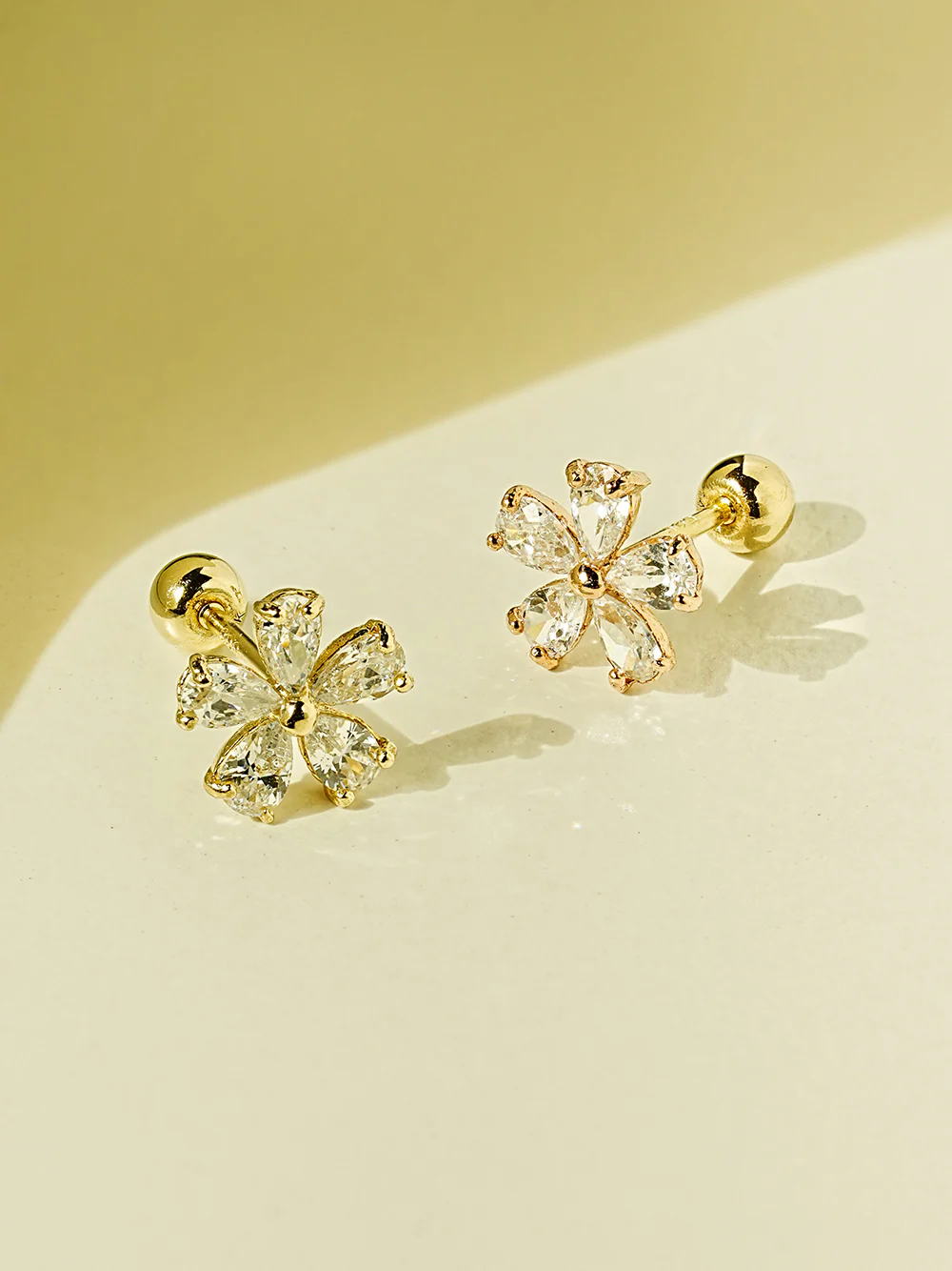 14K Gold Dreaming Flower Cartilage Earring 20G18G16G - Image 7
