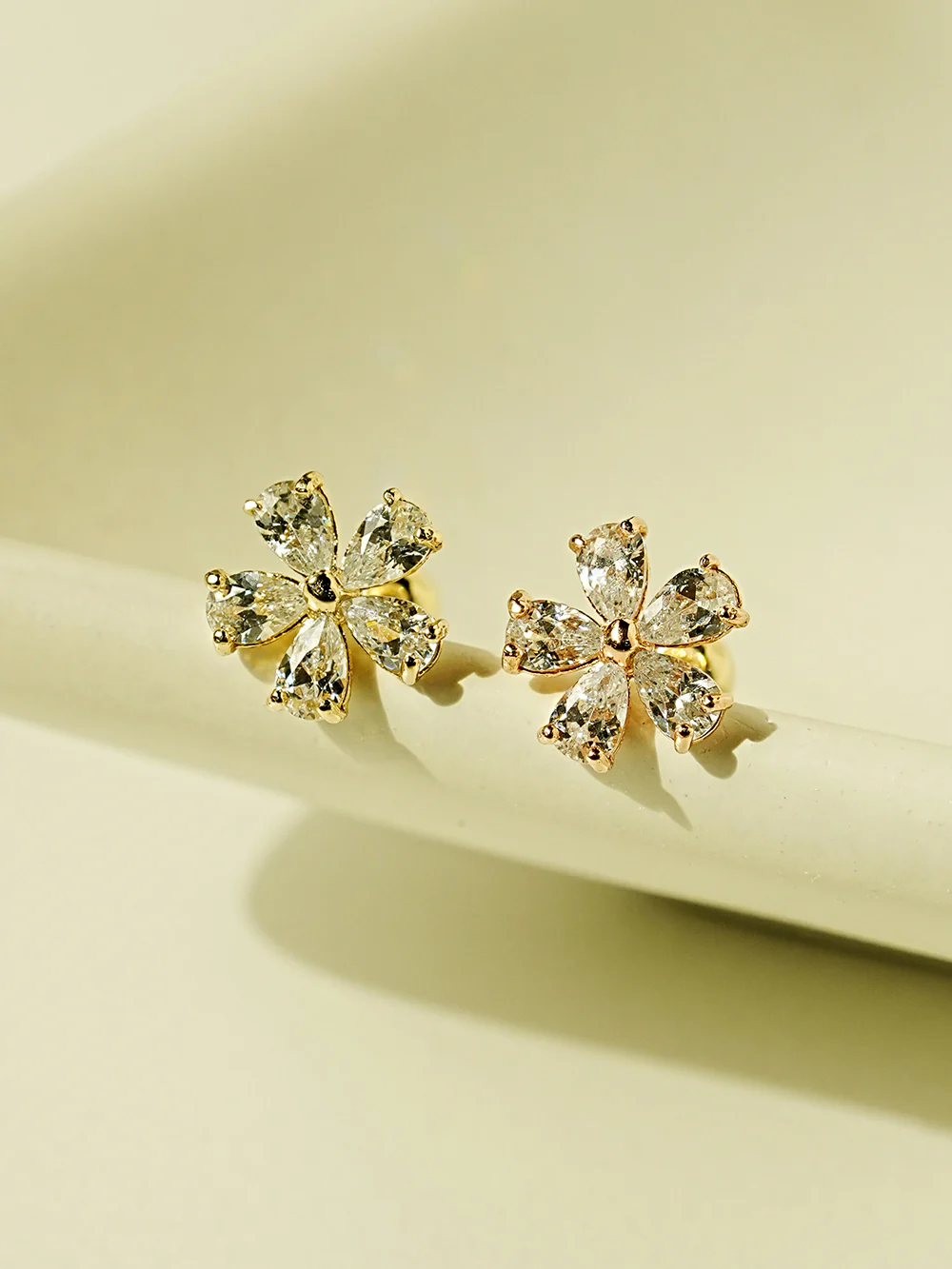14K Gold Dreaming Flower Cartilage Earring 20G18G16G - Image 9