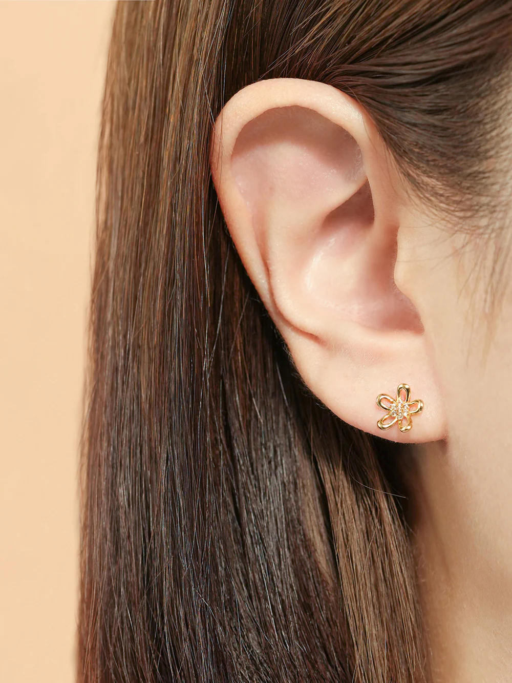 14K Gold Edelweiss Flower Cartilage Earring 20G - Image 2