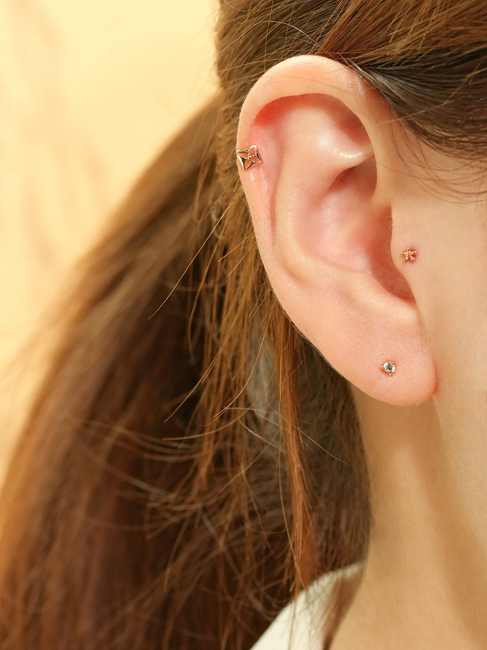 14K Gold Ellipse Flower Cartilage Earring 20G - Image 3