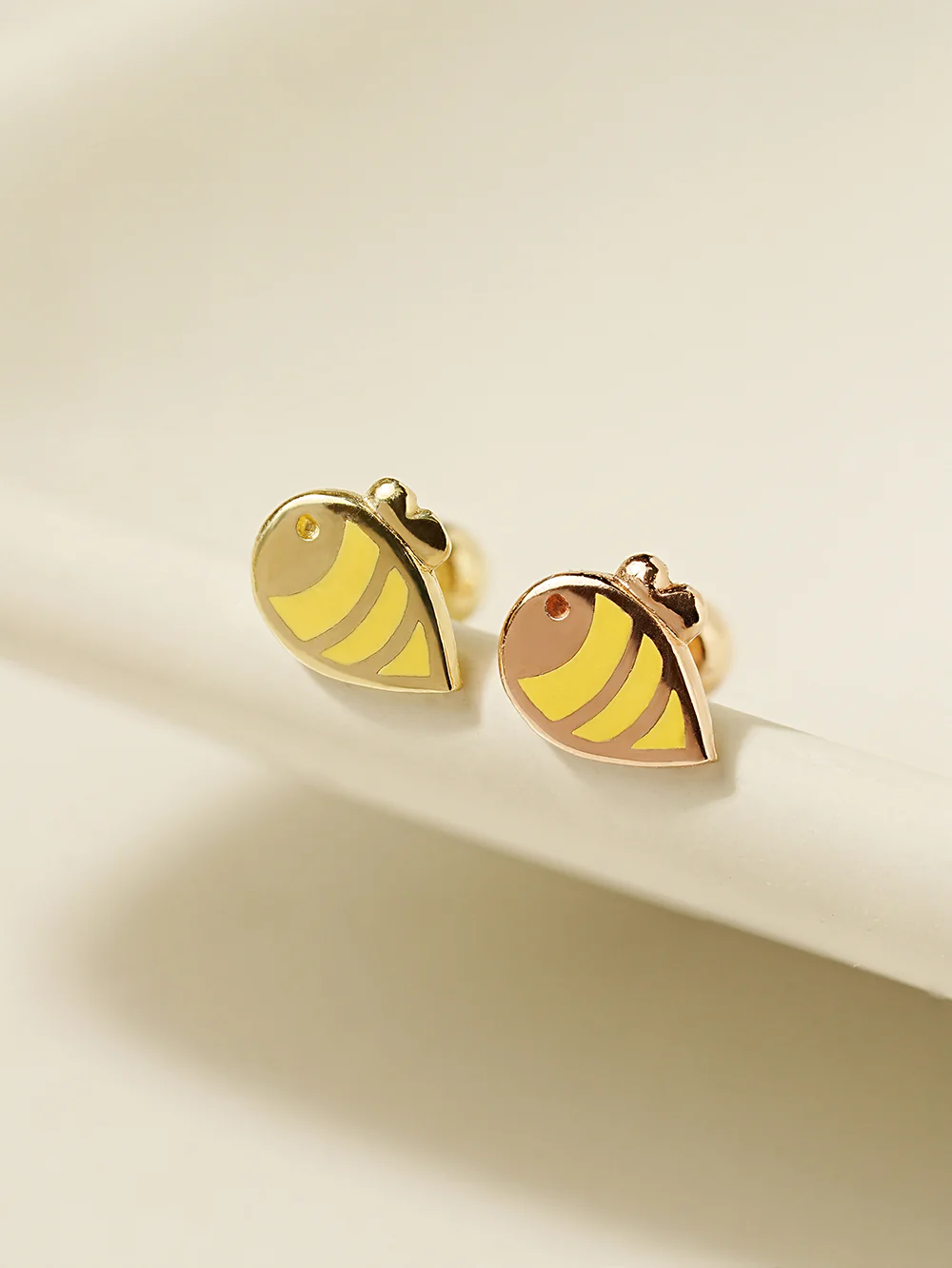 14K Gold Enamel Busy Bee Cartilage Earring 20G - Image 3