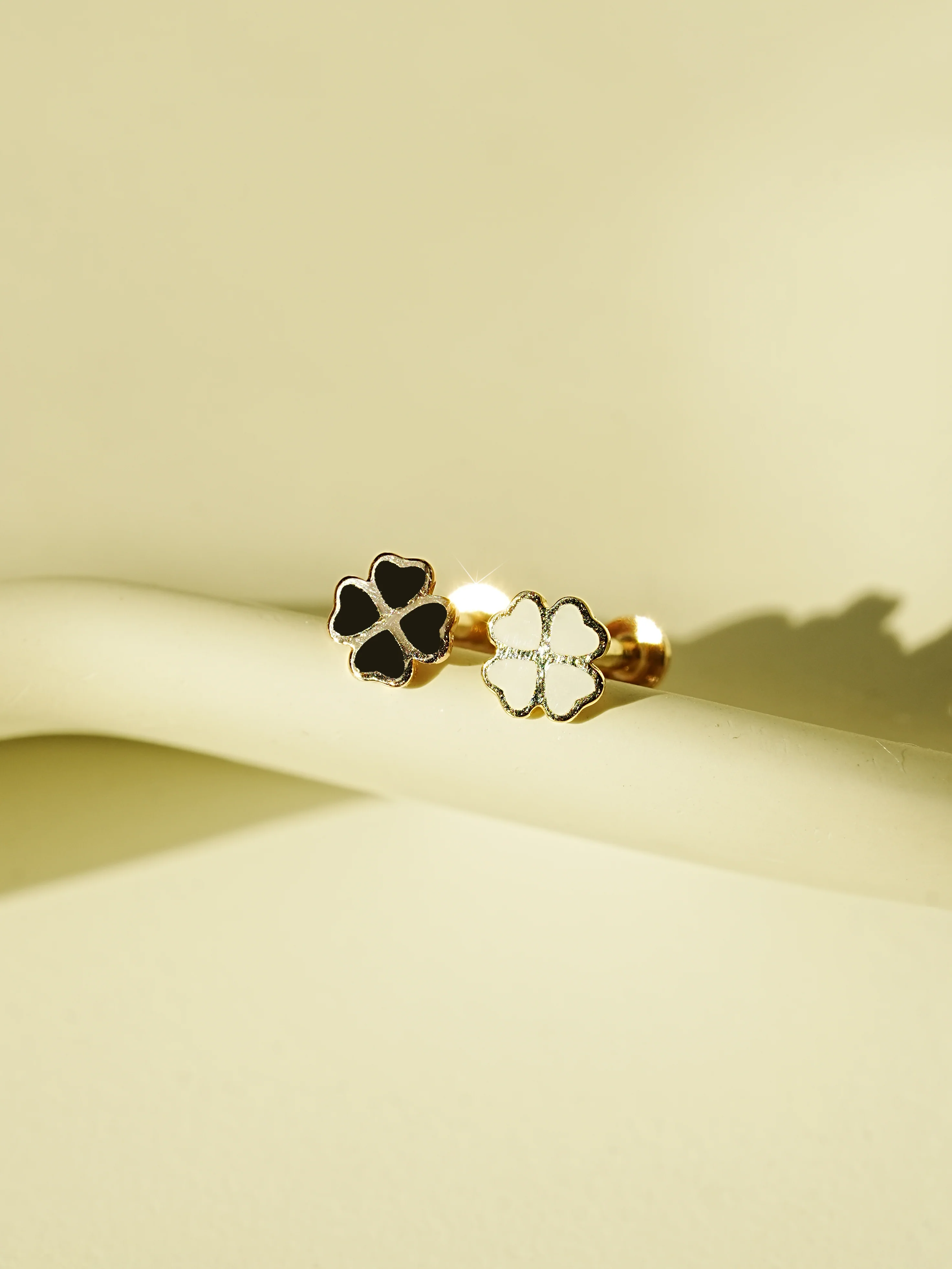14K Gold Enamel Clover Internally Threaded Labret Piercing 18G16G - Image 3