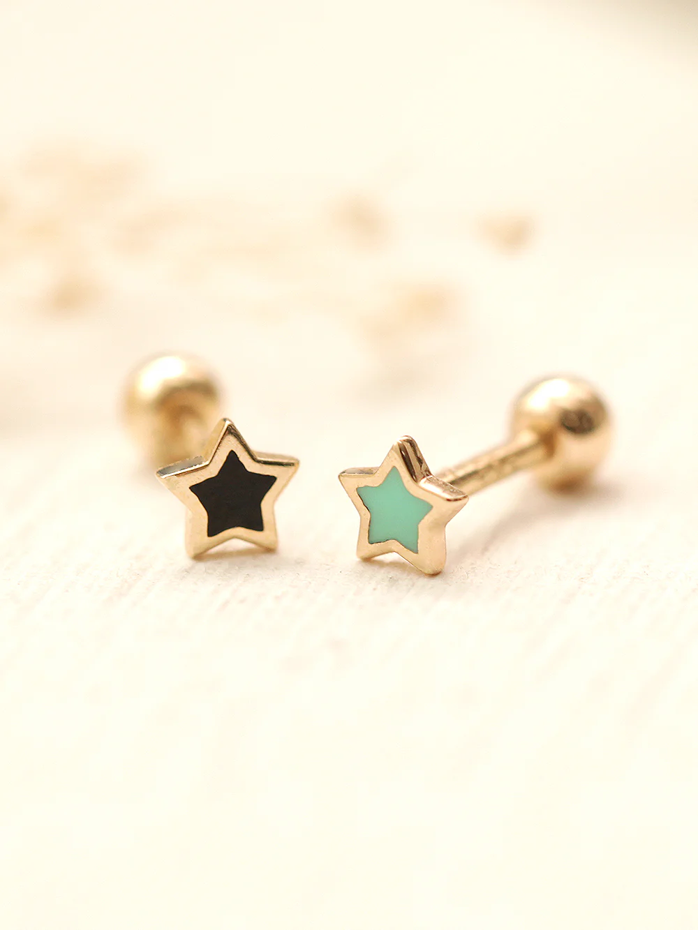 14K Gold Enamel Star Cartilage Earring 20G18G16G - Image 7