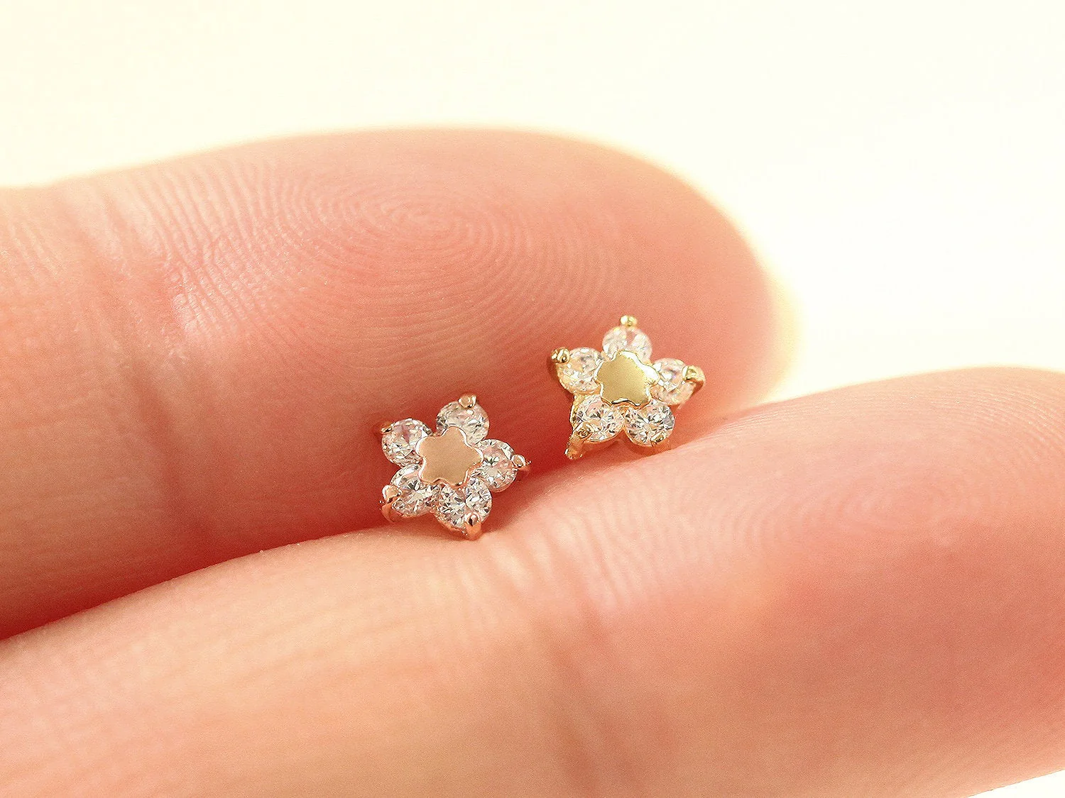 14K Gold Five Petal Cartilage Earring 20G - Image 2