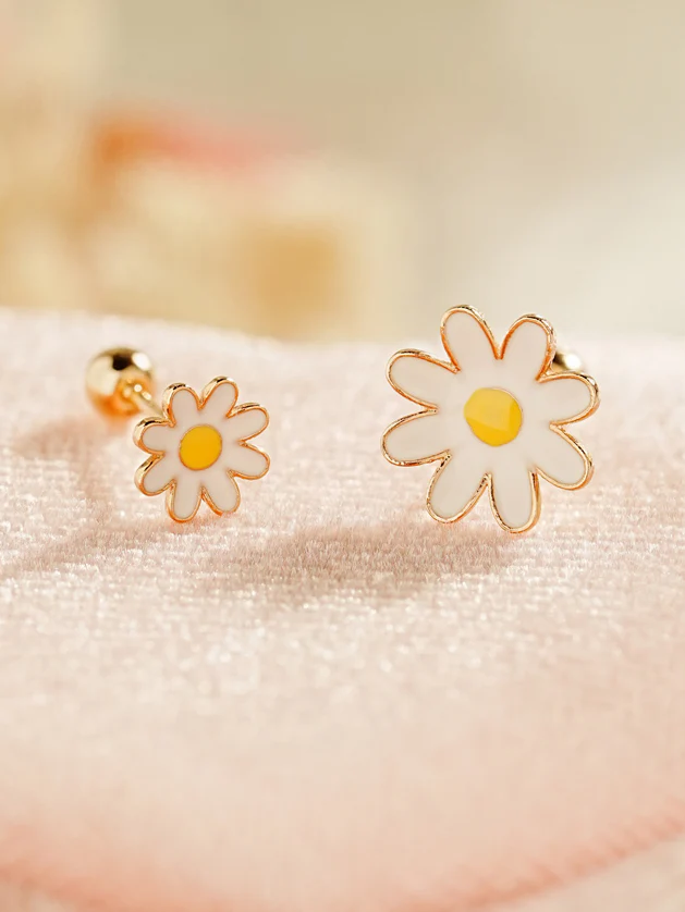 14K Gold Fleabane Flower Cartilage Earring 20G - Image 3