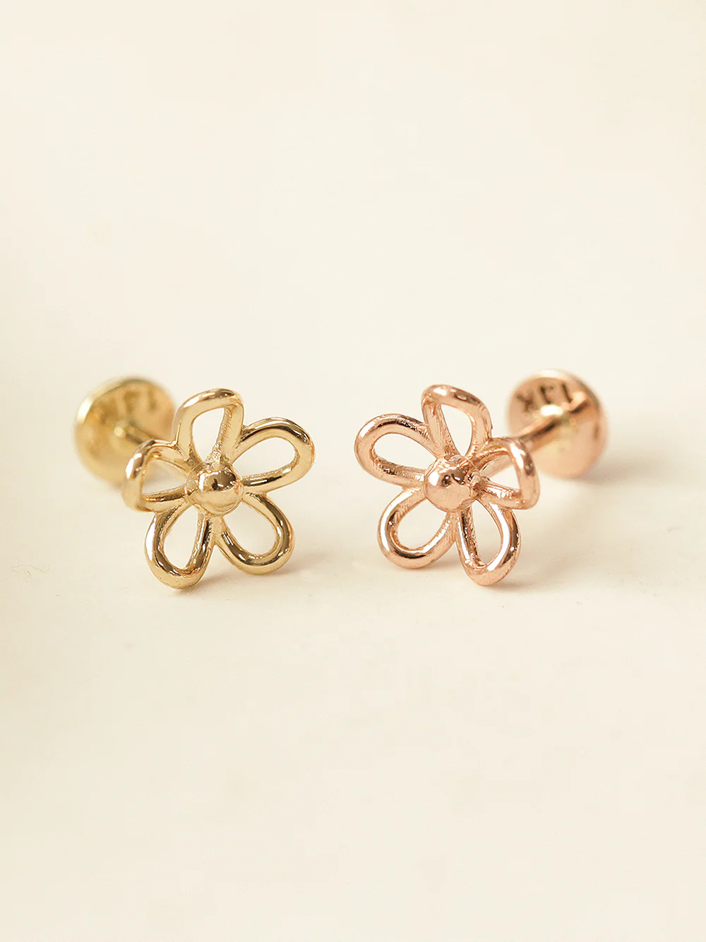 14K Gold Flower Point Labret Piercing 18G16G - Image 3