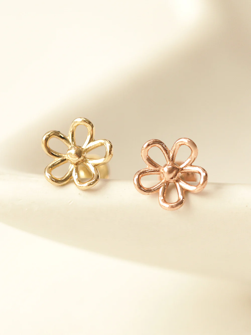 14K Gold Flower Point Labret Piercing 18G16G - Image 9