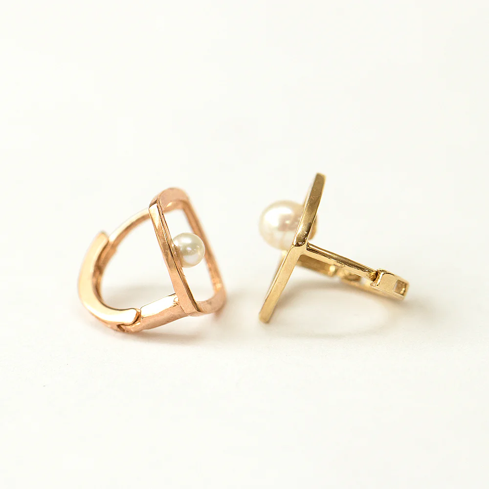 14K Gold Fresh Water Pearl Figure Conch Hoop Earring - Image 10