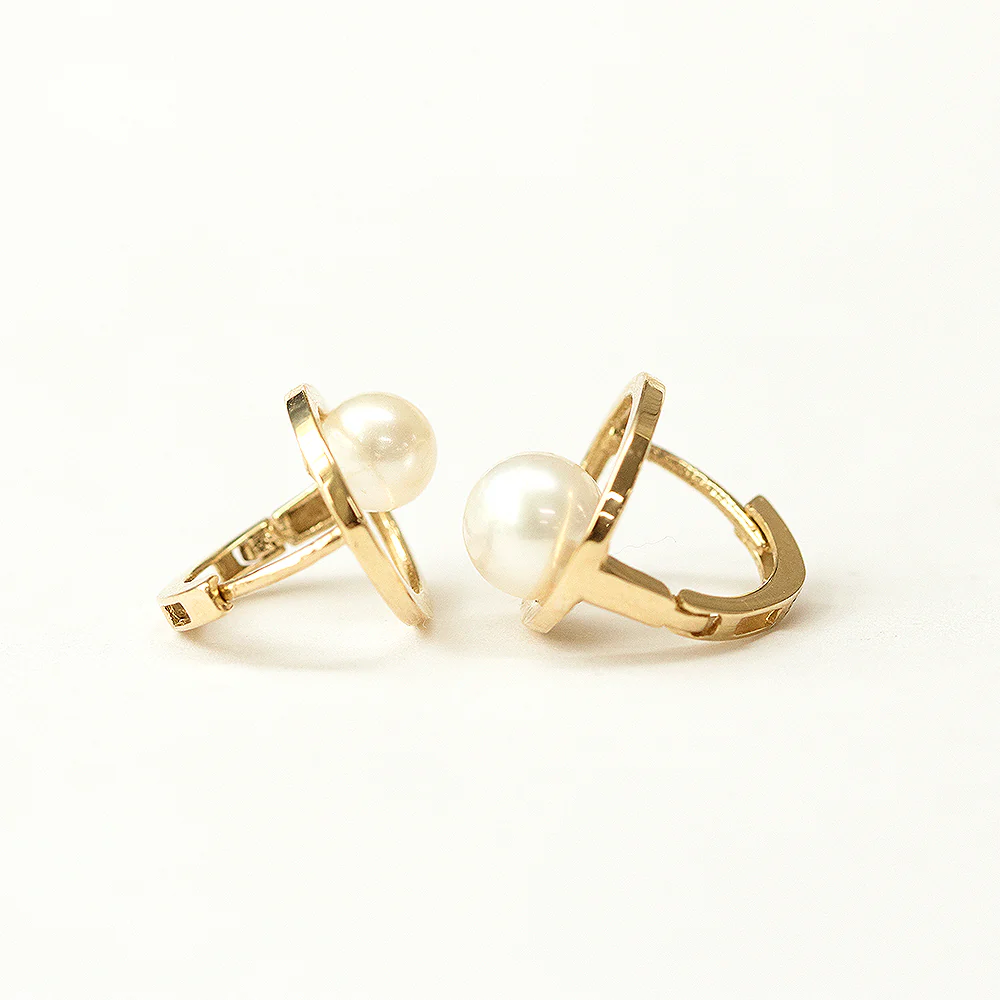 14K Gold Fresh Water Pearl Figure Conch Hoop Earring - Image 11