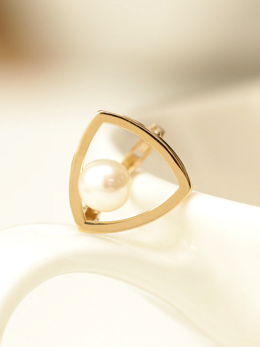 14K Gold Fresh Water Pearl Figure Conch Hoop Earring - Image 7