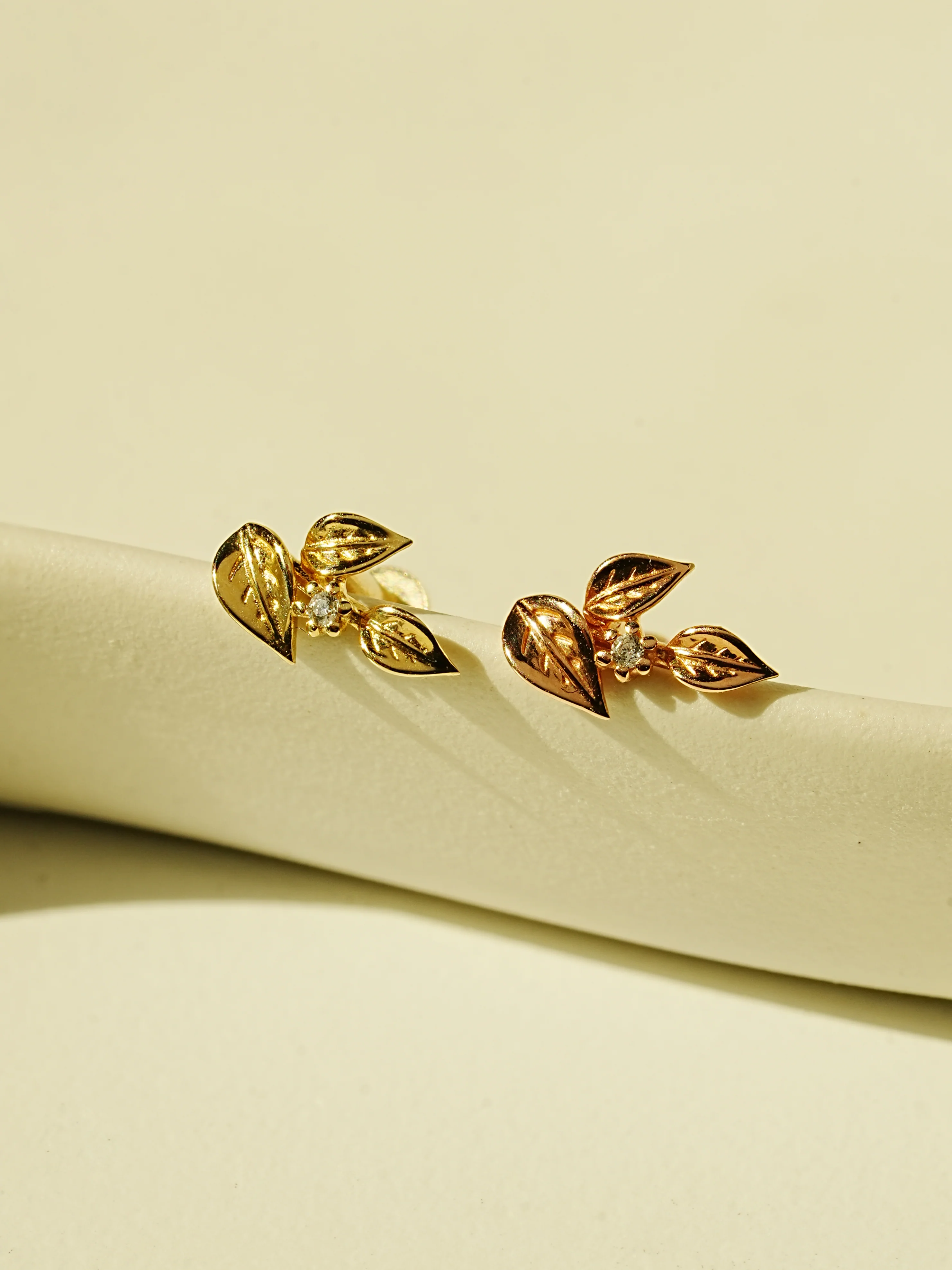 14K Gold Fruit Cubic Leaf Internally Threaded Labret Piercing 18G16G - Image 3