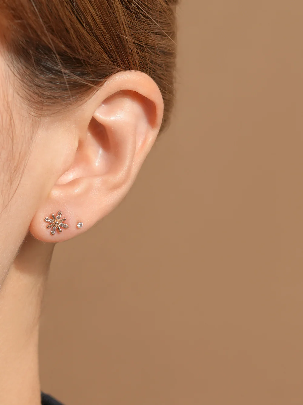 14K Gold Gift Flower Cartilage Earring 18G - Image 2