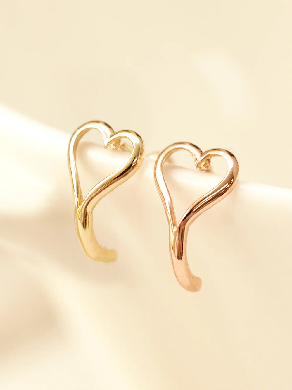 14K Gold Heart Point Half Hoop Cartilage Earring 20G18G16G - Image 5