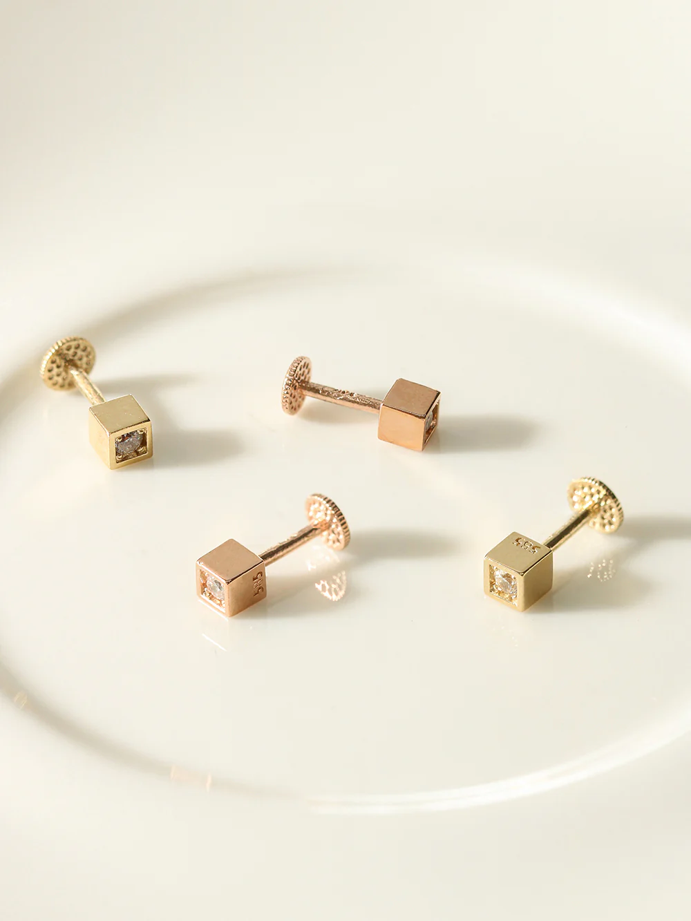 14K Gold Hide Square Cubic Labret Piercing 18g16g - Image 3