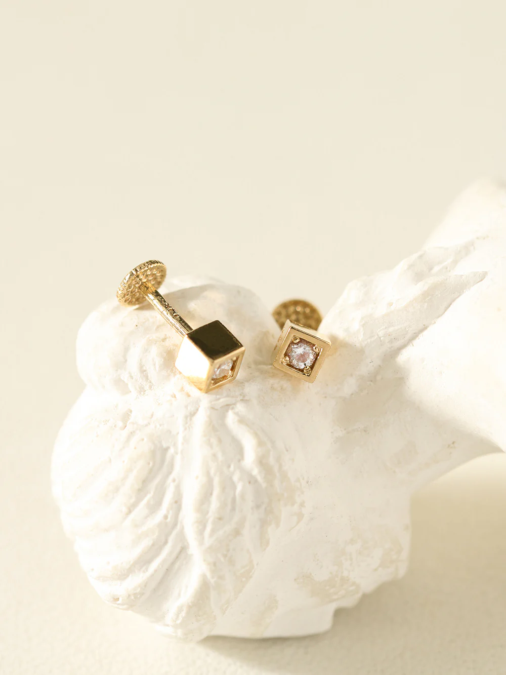 14K Gold Hide Square Cubic Labret Piercing 18g16g - Image 7