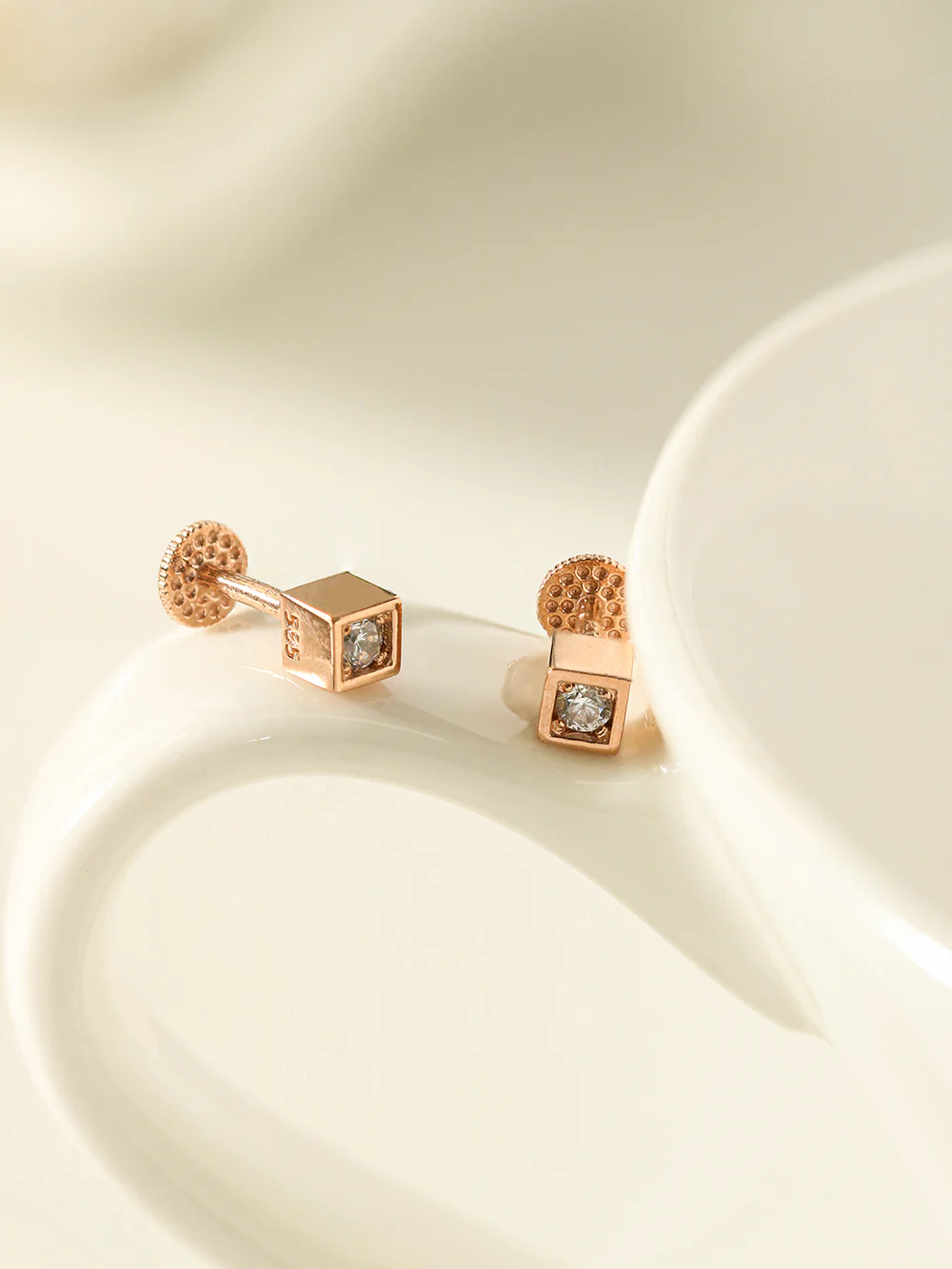 14K Gold Hide Square Cubic Labret Piercing 18g16g - Image 9