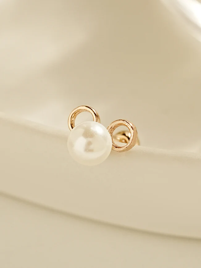 14K Gold Infinity Mouse Cartilage Earring 20G